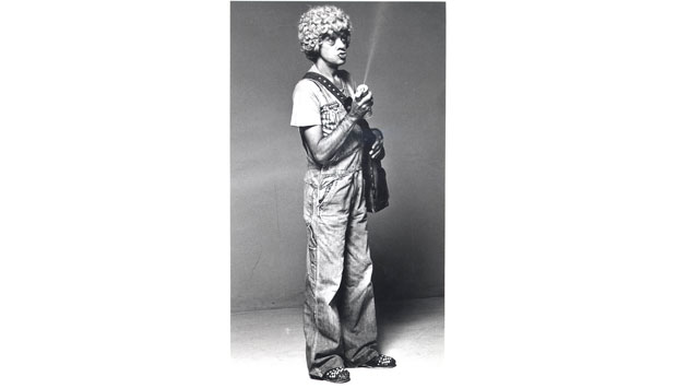 Ainda incipiente no Brasil, a televisão contou com o talento de Chico Anysio nos anos 60 para alavancar a audiência. Na foto, vestido para o programa Chico Anysio Show, da TV Rio<br> Ainda incipiente no Brasil, a televisão contou com o talento de Chico Anysio nos anos 60 para alavancar a audiência. Na foto, vestido para o programa Chico Anysio Show, da TV Rio<br>