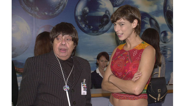 Em 2002, gravou quadro ao lado de Maria Paula no programa Casseta e Planeta Urgente interpretando o personagem Bozó<br>