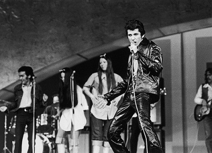 No início, Raul copiava Elvis Presley, tanto nas roupas quanto no jeito de dançar<br>