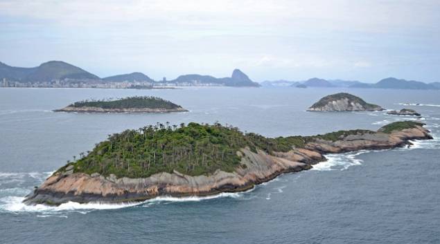 Imagem aérea do Arquipélago das Cagarras, formado pelas ilhas Comprida, Redonda e Cagarra<br>