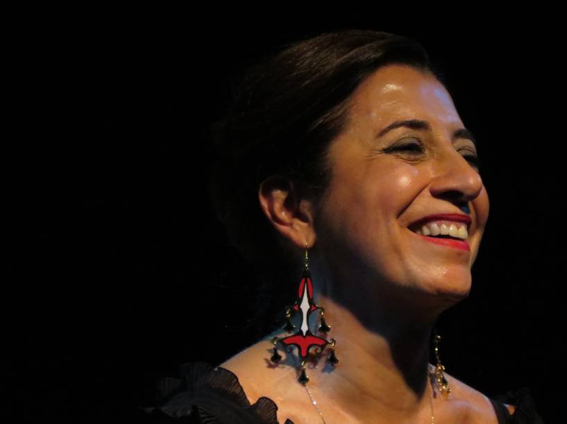 Jussara Silveira: show resgata pérolas da lusofonia