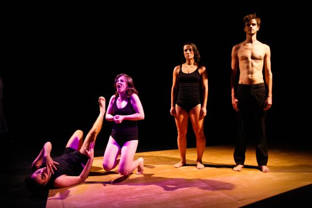 Amores Difíceis: drama da Súbita Companhia de Teatro trata de amor e questiona os limites entre realidade e ficção, personagens e atores Amores Difíceis: drama da Súbita Companhia de Teatro trata de amor e questiona os limites entre realidade e ficção, personagens e atores