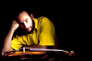 O violinista em foto de Ariel Subirá: talento múltiplo