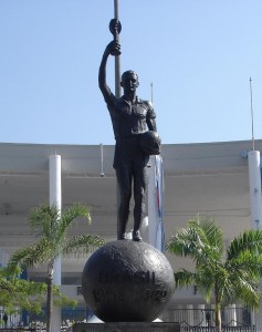 A Estátua do Jogador, que tem o rosto supostamente inspirado no cantor Francisco Alves, e é mundialmente conhecida como Estátua do Bellini