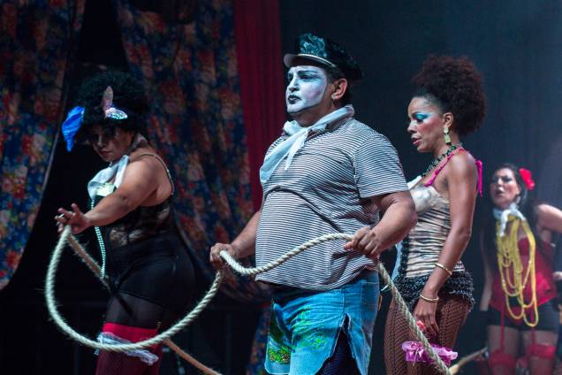 Cabaré Dulcina: musical leva ao palco o universo da histórica Praça Onze