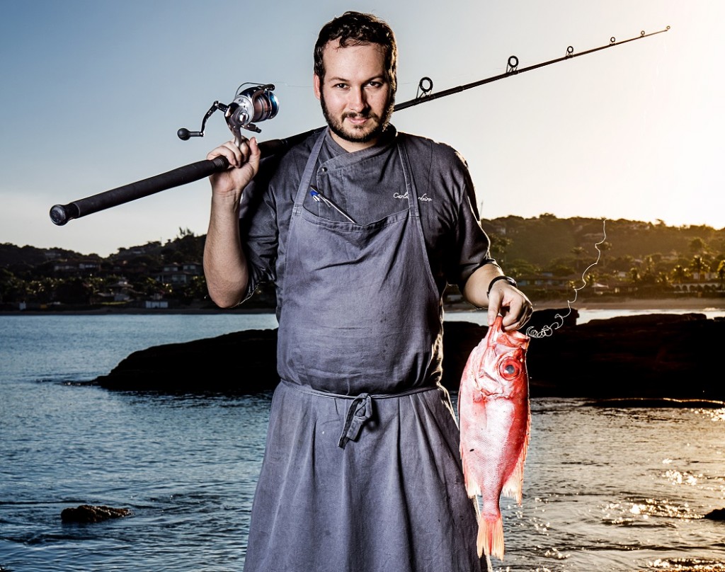 O chef Carlos Cordeiro: peixes pescados a poucos metros do restaurante