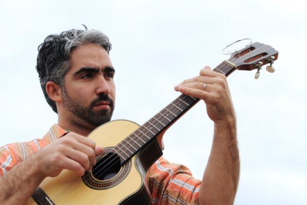 Chico Bastos: resgate do violão tenor