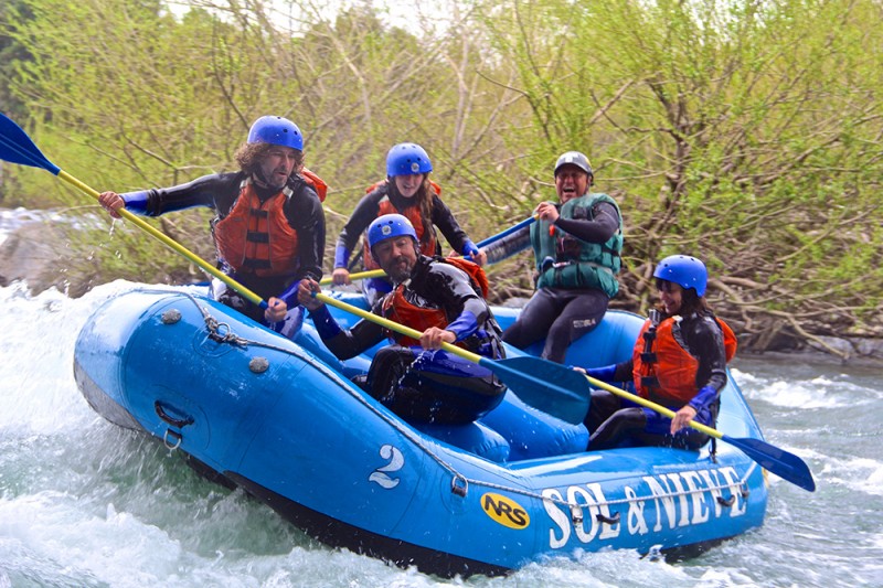 chile-puco-rafting-800x533