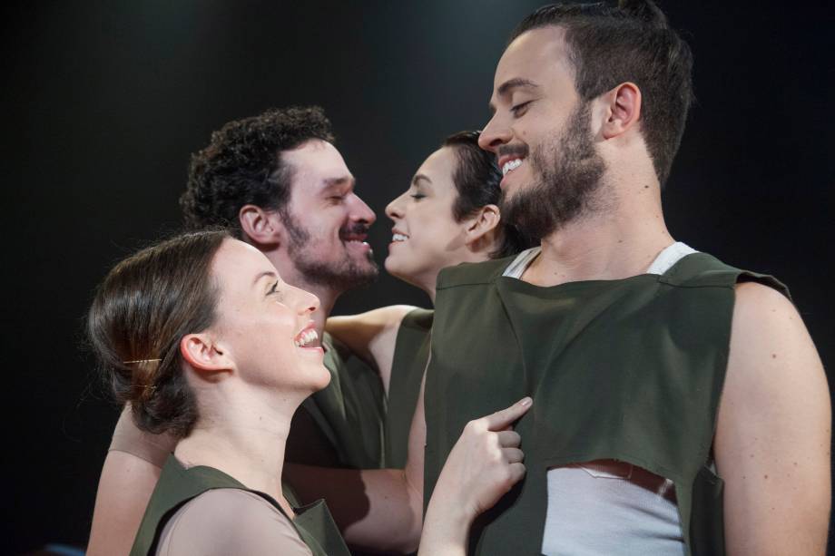 Geraldo Rodrigues, Renata Gaspar, Mayara Constantino e Victor Mendes: jogo teatral