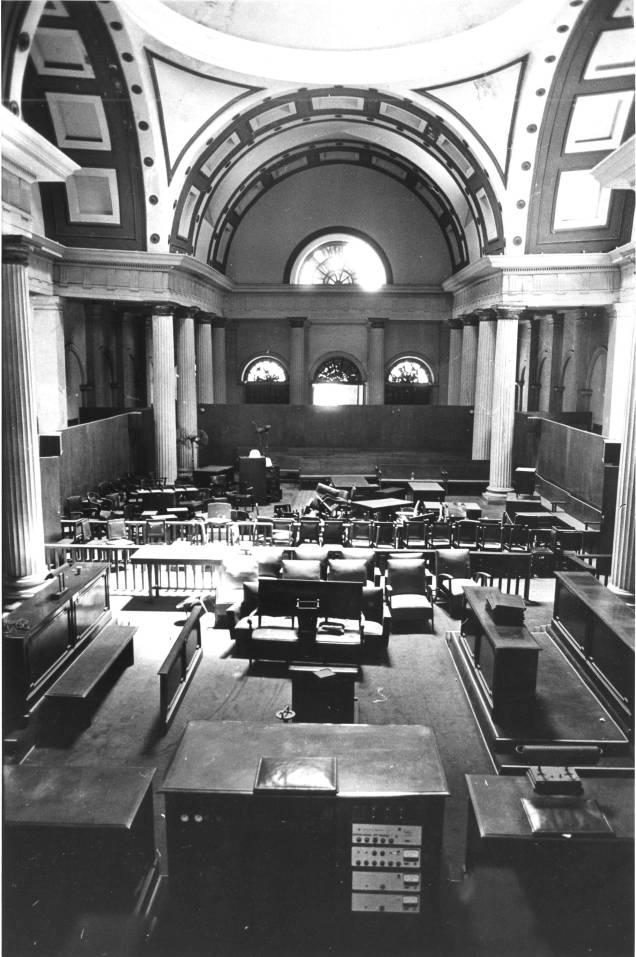 Foto do imóvel em 1985, quando era usado como tribunal: no acervo