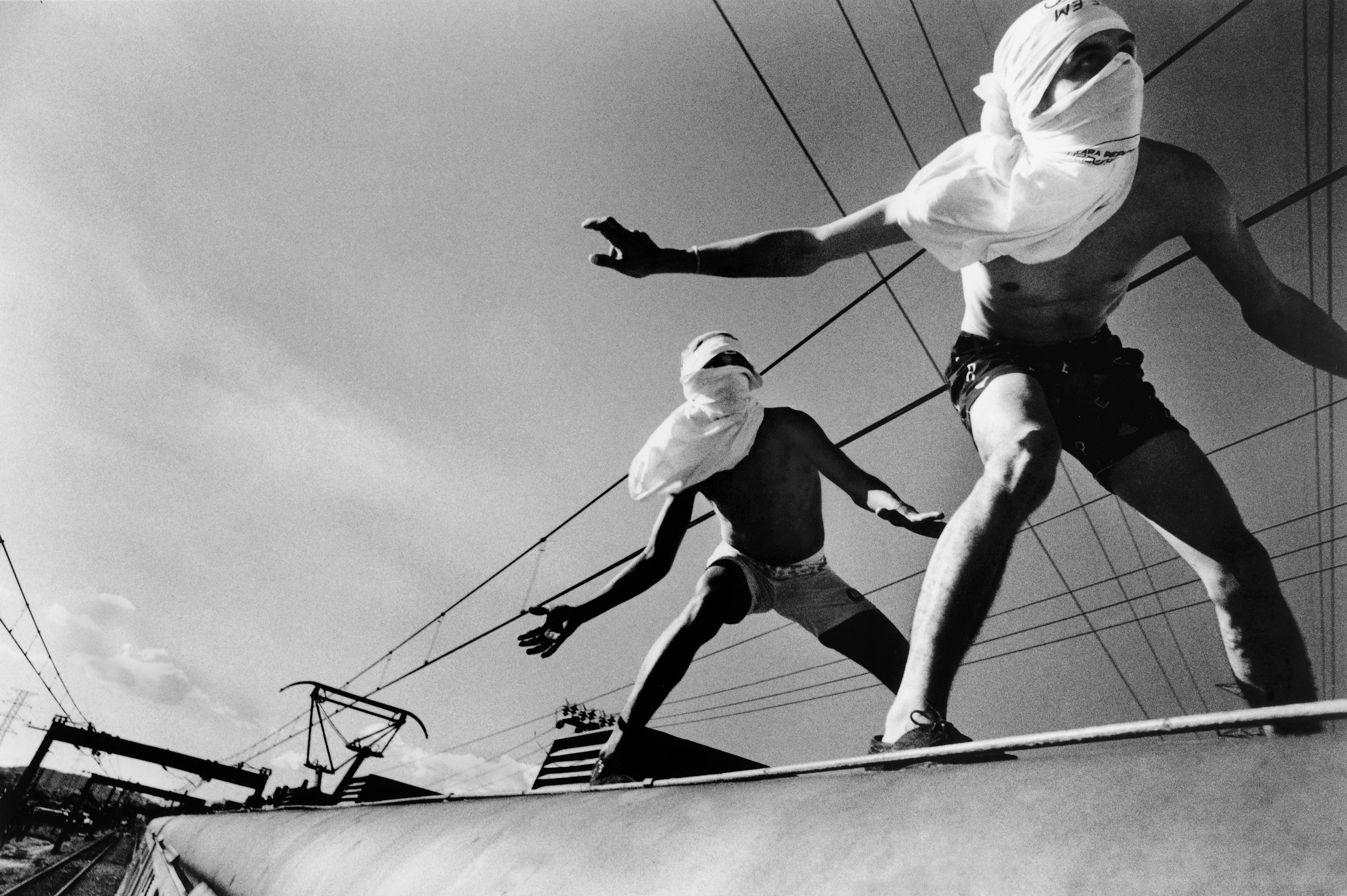 expos-abre-foto-1-rogerio-reis_da-serie-surfistas-de-trem_do-acervo-da-mep-maison-europeenne-de-la-photographie_paris.jpeg