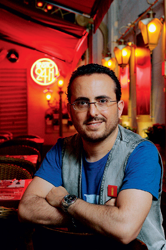 Isaac Azar, do Paris 6, lança livro com as receitas do restaurante