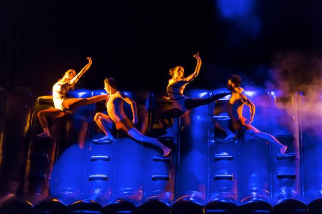 Firefly: espetáculo da companhia italiana eVolution Dance Theater
