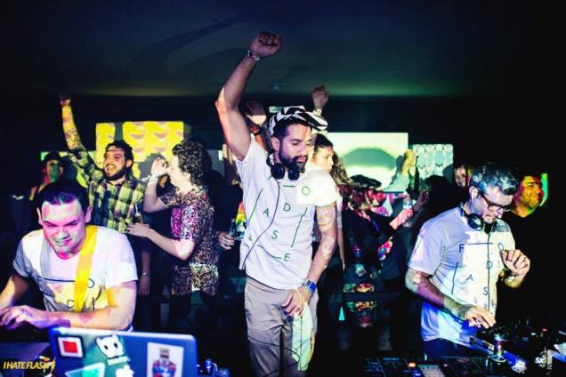 Os DJs João Brasil, Filipe Raposo e Paulo Sattamini comandam a festa Fodasse