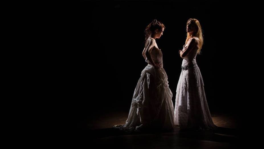 Dois Casamentos, com Patricia Niedermeier e Ana Abbott: filme do cineasta Luiz Rosemberg Filho é transposto para o palco