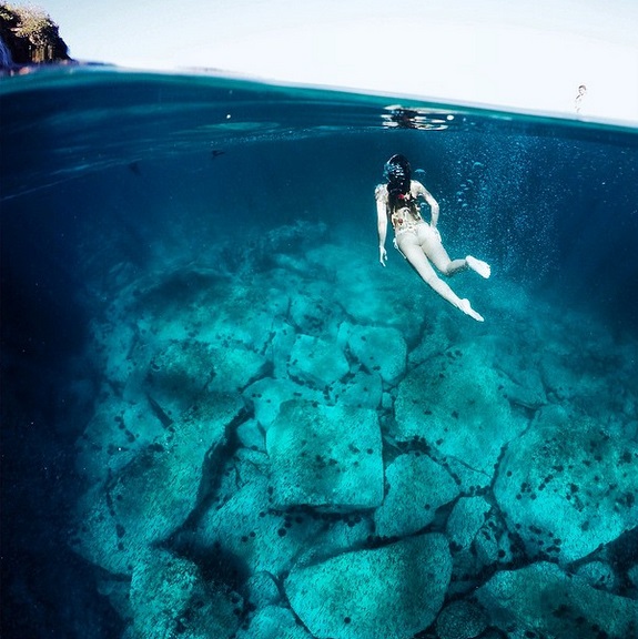 Duda Batsow on Instagram: “🛸 . 📸:@biaa.proenca . . . . . . . . #love #mar  #agua #natureza #azul #feliz #osorte #riodejaneiro #carioca”