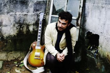 Macacko, cantor e compositor