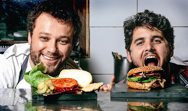 Thomas e Rony: terceira filial da TT Burger será na Barra (Crédito: Gustavo Marial / divulgação)