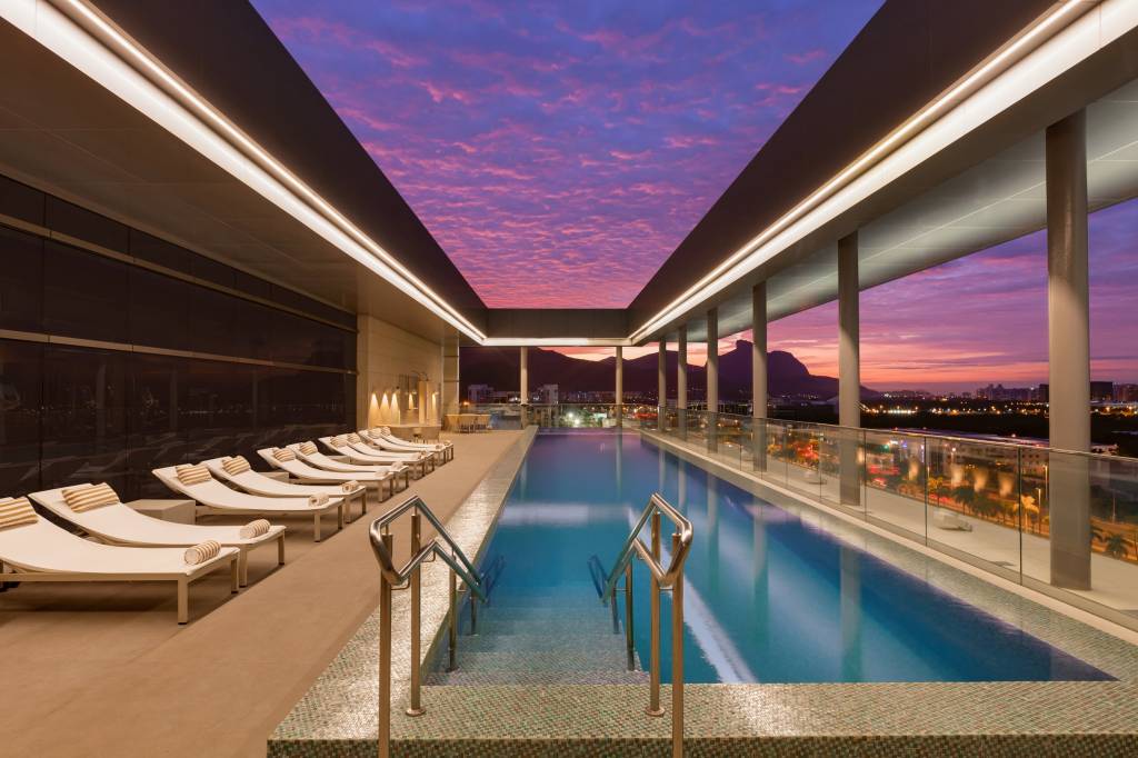 hilton-barra-rio-de-janeiro-pool-1043421-divulgacao-2 hilton-barra-rio-de-janeiro-pool-1043421-divulgacao-2
