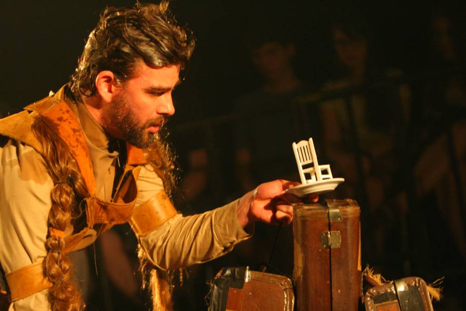 Só: espetáculo comemora 30 anos do grupo Sobrevento no teatro de animação