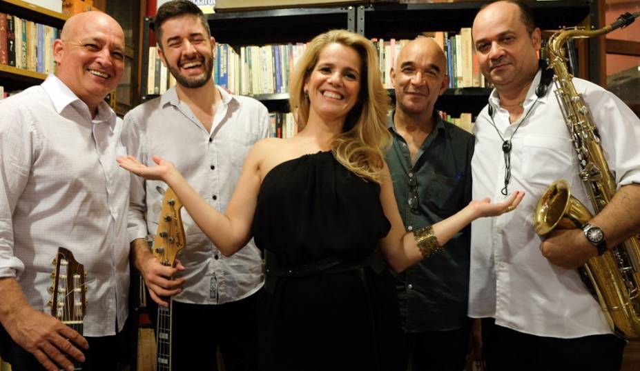 Patricia Mellodi: com o quarteto LeCatre no show Isso É Bossa Nova