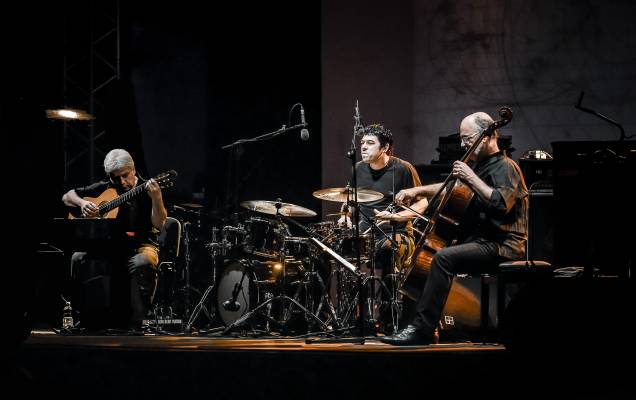 Jaques Morelenbaum e Cello Samba Trio: disco novo