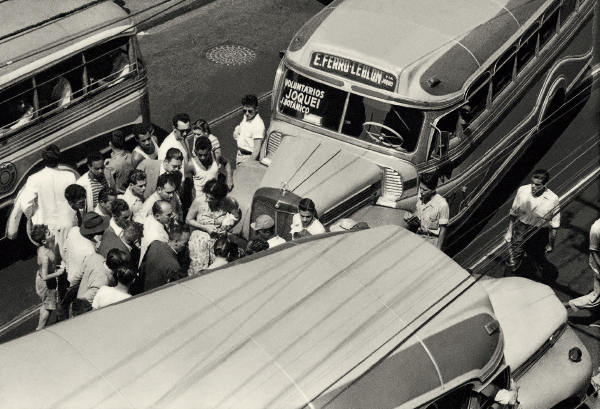 	A confusão causada pela colisão de ônibus, em 1958