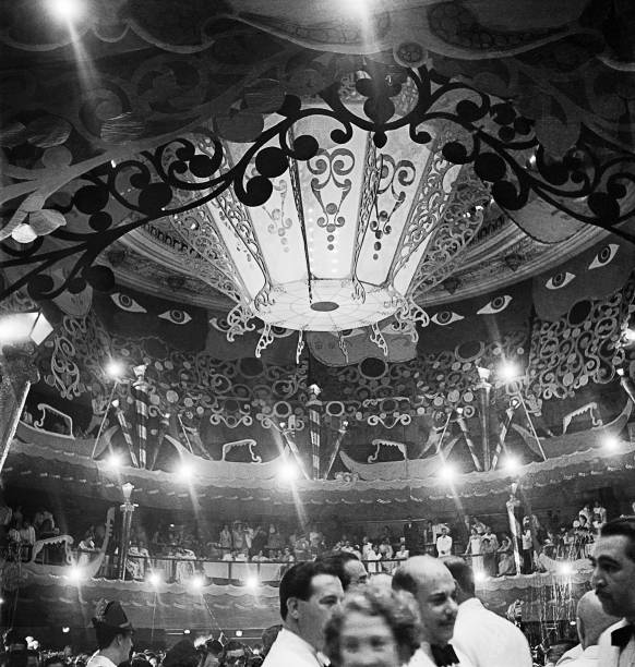 Baile de carnaval no Theatro Municipal, Rio de Janeiro, c. 1950: foto de José Medeiros