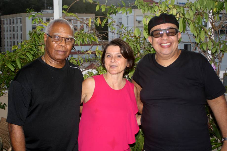 Judith Vinhaes entre Chiquinho Neto e Jimmy Santa Cruz: show no Godofredo