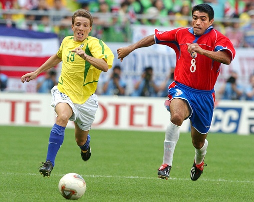 Juninho correu para atacar e defender em 2002, mas acabou vendo do banco os três jogos mais importantes.