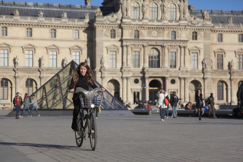 louvre-piramides-paris-com-crian%c3%a7as-800×533