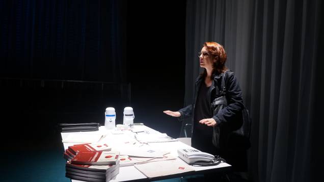 Luciana Fávero: no papel da universitária na peça de David Mamet
