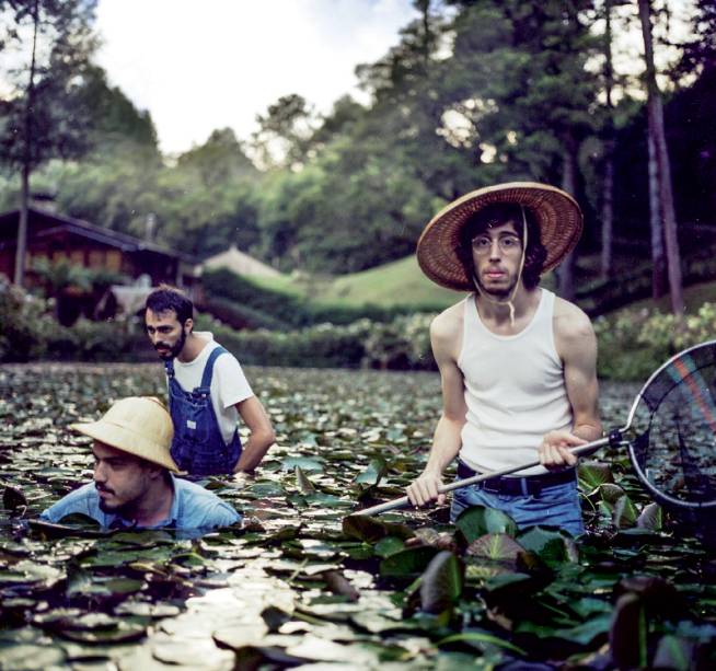O Terno o trio paulistano investe no rock retrô