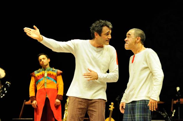 Mistero Buffo: obra do italiano Dario Fo Mistero Buffo: obra do italiano Dario Fo