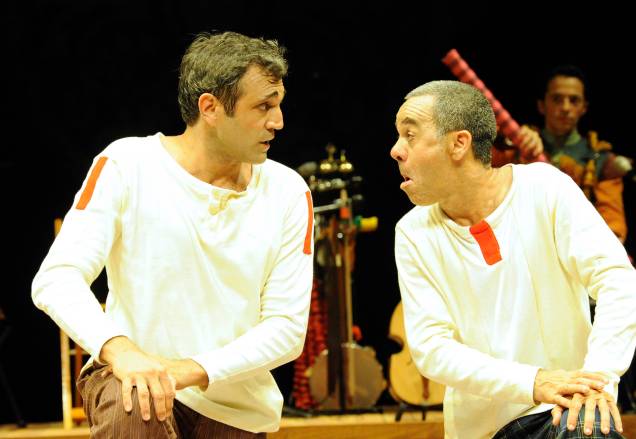 Mistero Buffo: obra do italiano Dario Fo Mistero Buffo: obra do italiano Dario Fo