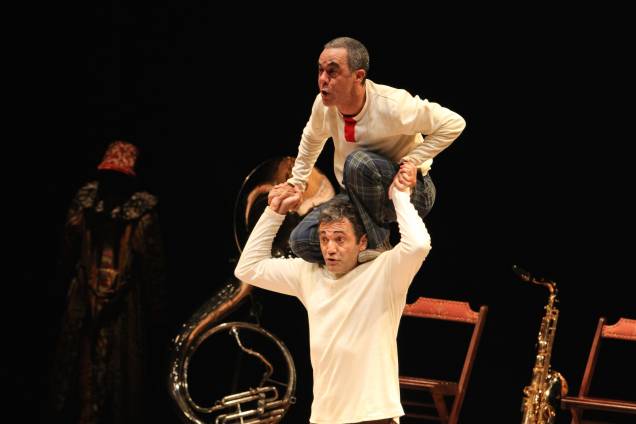Mistero Buffo: obra do italiano Dario Fo Mistero Buffo: obra do italiano Dario Fo
