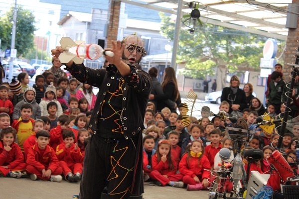 O Lançador de Foguetes: do Grupo de Teatro De Pernas Pro Ar, atração no Festival Palco Giratório (crédito: Raquel Durigon)