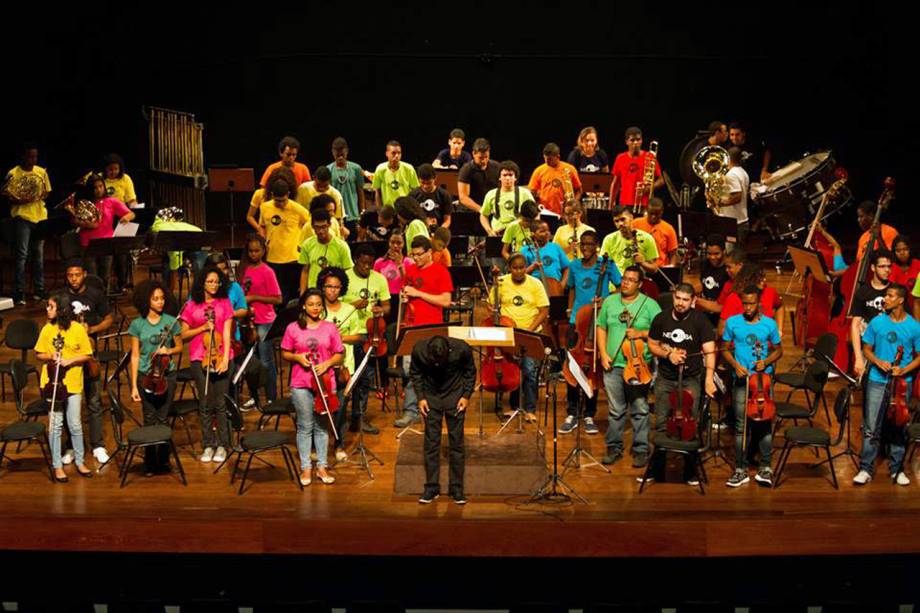 Orquestra Juvenil da Bahia: grupo abre a temporada da Bienal, no Municipal
