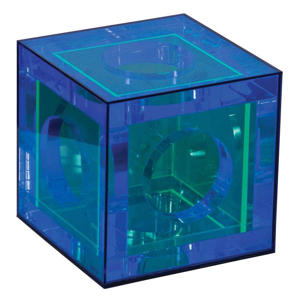 osmar-dilon-cubo_acrilico-e-espelho_50-100_16x16x16-5-azul-decada-de-70.jpeg