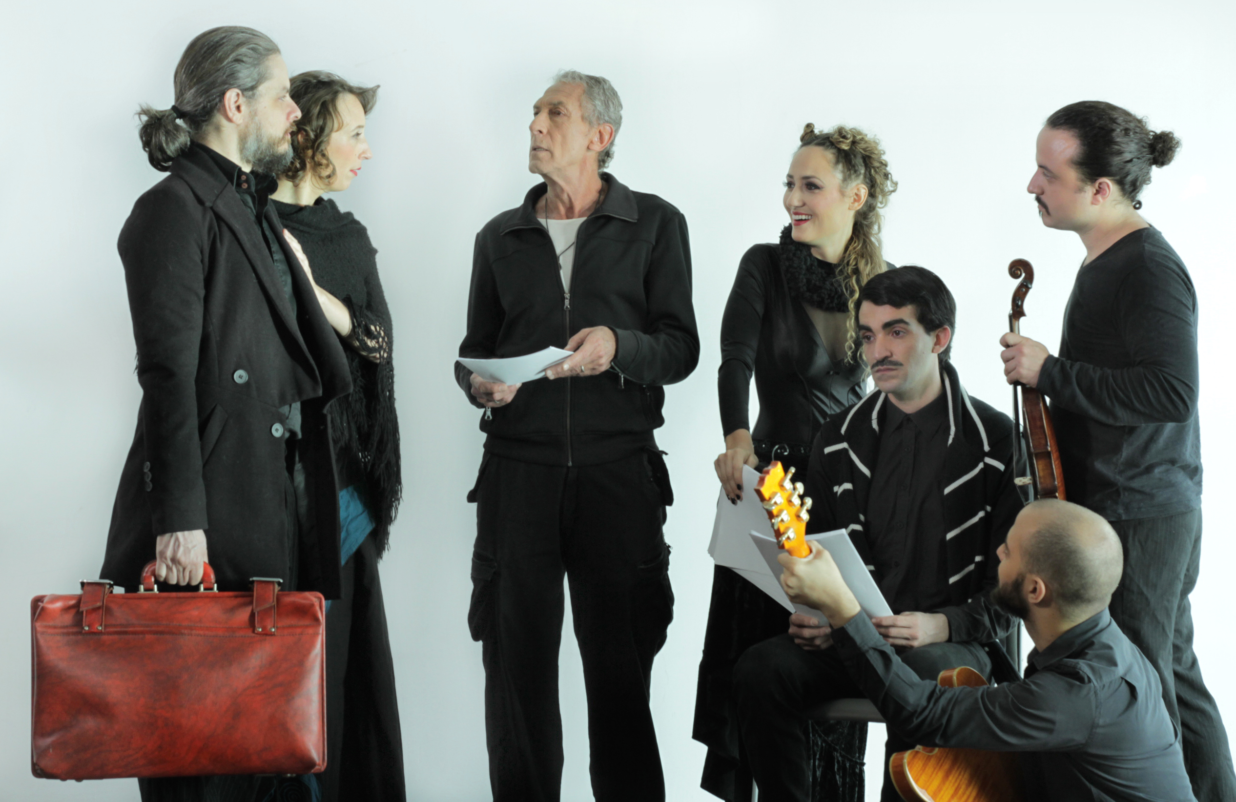 radiofonias-brasileiras_alessandro-adriana-reinaldo-maira-thiago-breno-pedro_3_credito-ananda-campana.jpeg