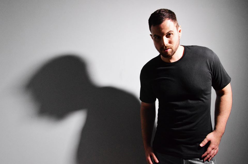 DJ carioca que se compara a Calvin Harris e é produtor da Gretchen toca nesta sexta (6) na Fosfobox