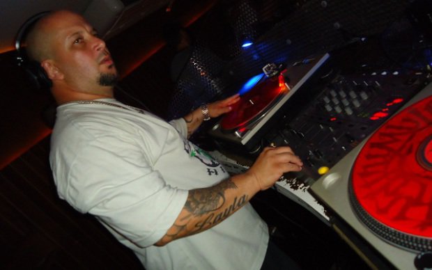 O DJ Saddam selecionou os hits do hip hop