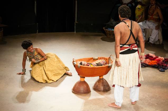 Salina (A Última Vértebra): produção da Amok Teatro