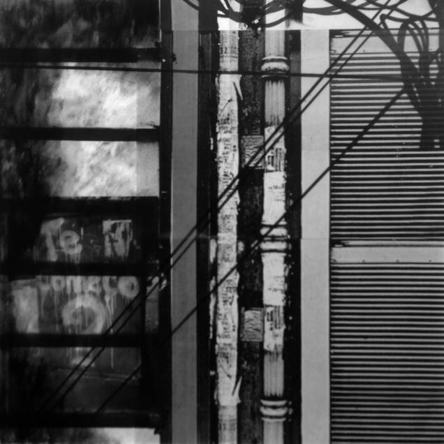 Obra da série Lugares Onde Nunca Estive: desenho sobre vidro Obra da série Lugares Onde Nunca Estive: desenho sobre vidro