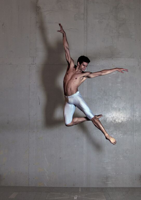 Thiago Soares em ação: um dos mais renomados bailarinos brasileiros