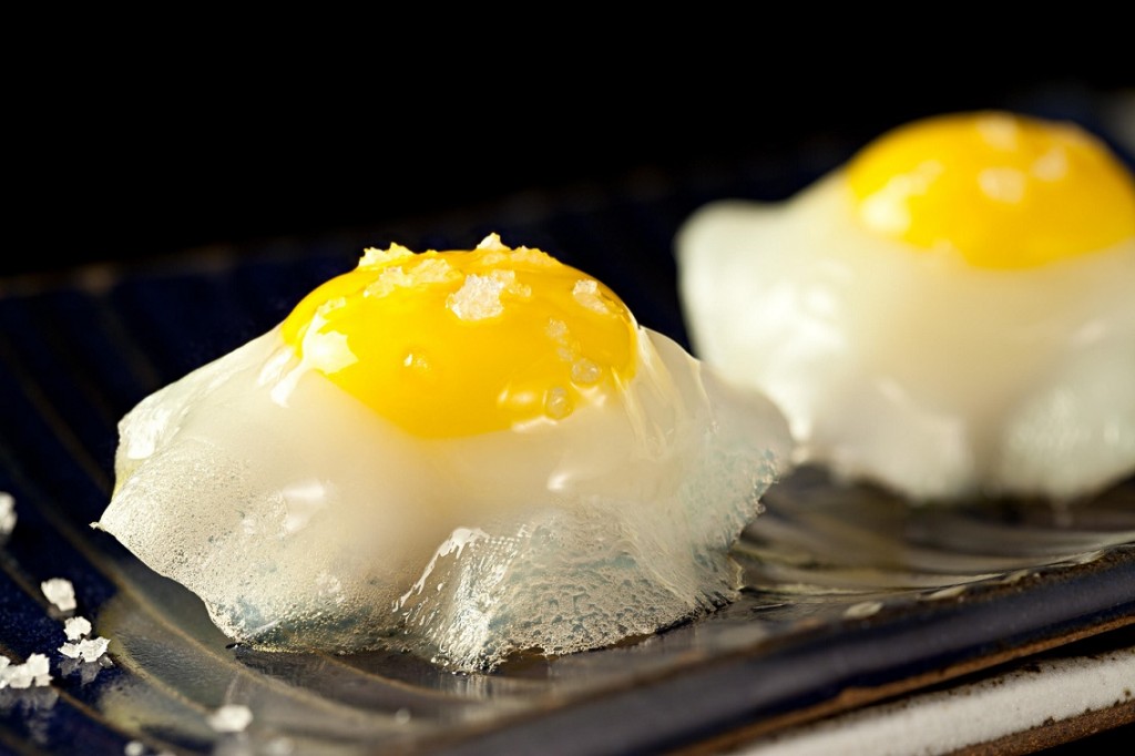 A dupla de ovo de codorna: criação de Sanz que virou hit no menu do Sushi Leblon
