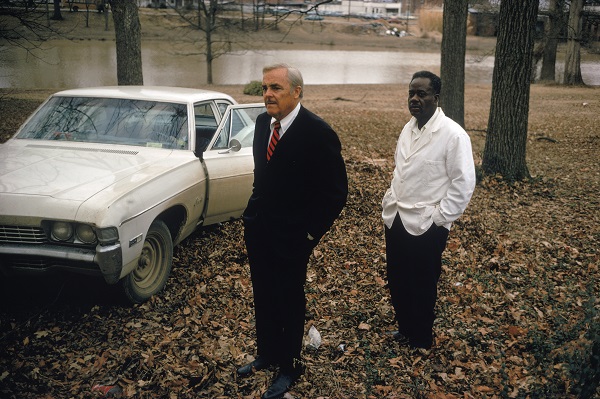 William Eggleston: Sumner, Mississippi, com o riacho Cassidy ao fundo, 1971