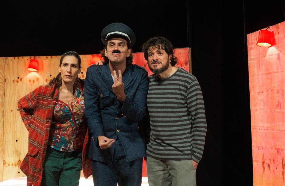 Virginia Cavendish, Zéu Brito e Guilherme Piva estrelam a comédia de Dario Fo