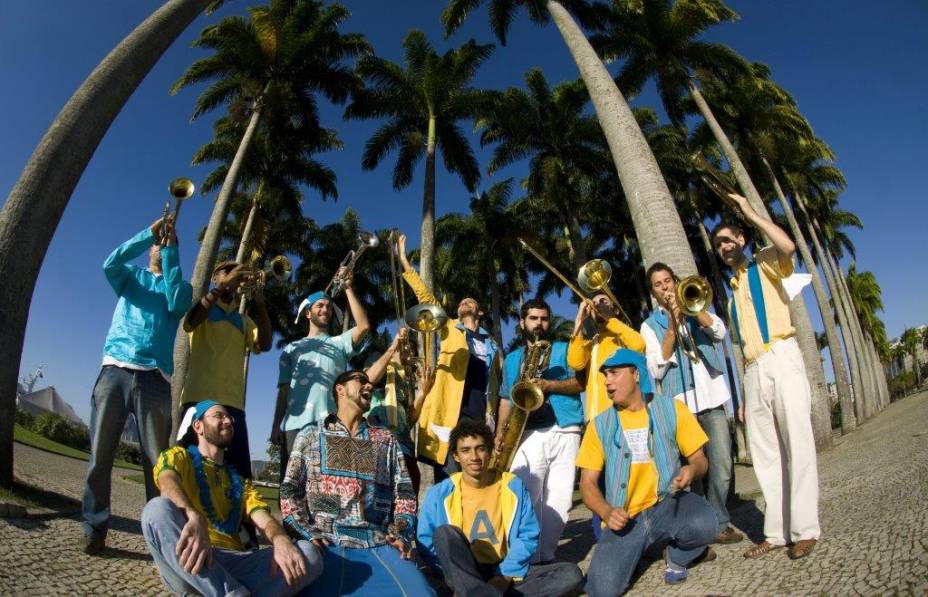 Orquestra Voadora em noite de fanfarras no Circo Voador Orquestra Voadora em noite de fanfarras no Circo Voador