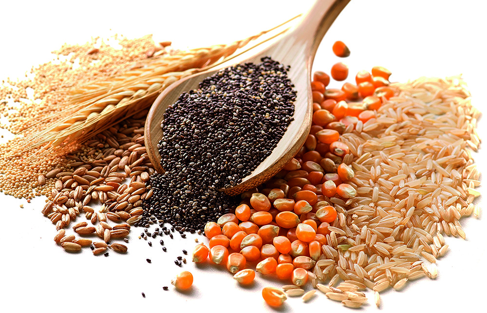 Grãos de quinoa, trigo, centeio, chia, milho e arroz. Grãos de quinoa, trigo, centeio, chia, milho e arroz.